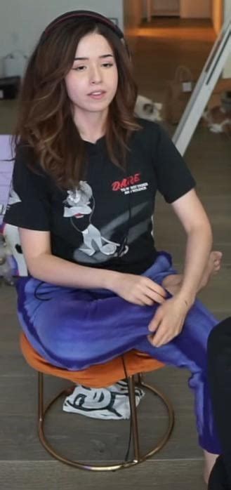 Pokimane ñam : r/Otvgirlsfeet .